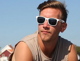 Daniel Johnsson glider runt i skärgården och vilar upp sig.
