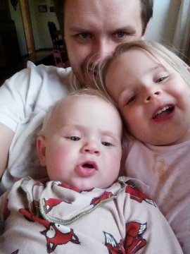 En selfie på Dennis med barnen.