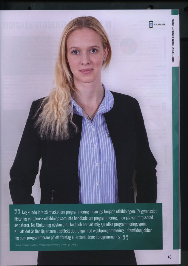 Emma finns på en helsida inuti katalogen.