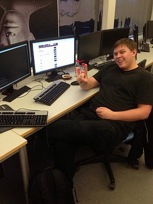 Bobba jobbar i labbsalen med sina egna studier, dagens meny är Linux och reguljära uttryck med `sed`.