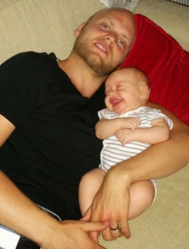 Andreas med son.